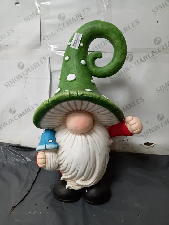 UNBRANDED GARDEN GNOME WITH MUSHROOM