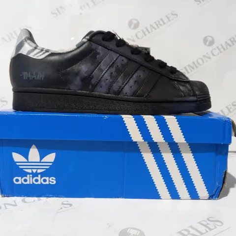 BOXED PAIR OF ADIDAS SUPERSTAR STAR WARS SHOES UK SIZE 6