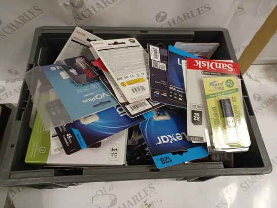 LARGE QUANTITY OF ASSORTED FLASHDRIVES AND DIGITAL STORAGE 