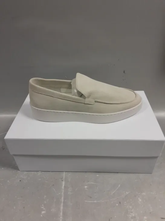 BOXED PAIR OF ARNE LOAFER SHOES IN STONE - 7