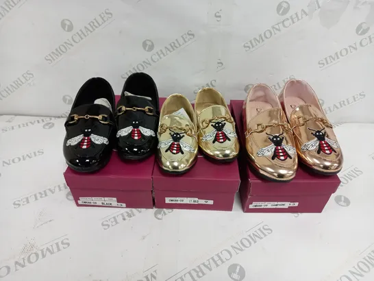 APPROXIMATELY 15 BOXED PAIR OF KELSI KIDS BUTTERFLY EMBROIDERED LOAFERS IN BLACK, CHAMPAGNE, GOLD TO INCLUDE SIZES 9, 11, 13                                                                            