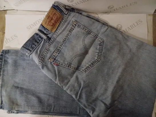 LEVI DENIM BLUE JEANS - W40 L32