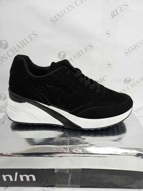 UNBRANDED N/M BLACK GEM SHOES TRAINER - SIZE UNSPECIFIED 