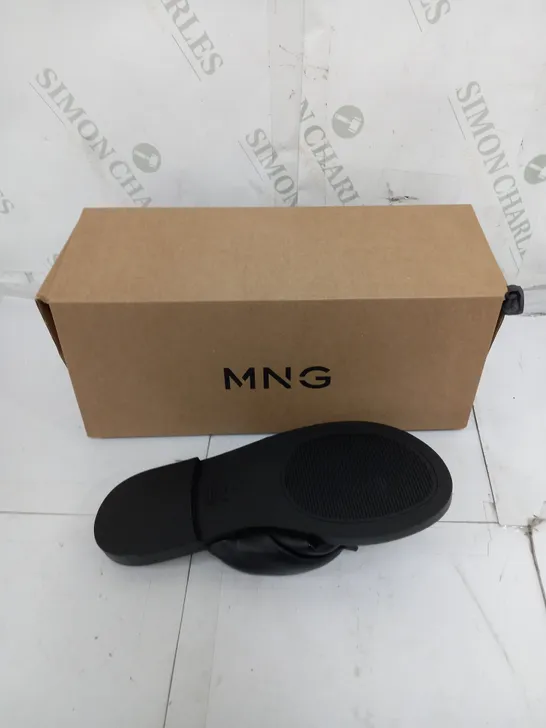 BOXED PAIR OF MNG LEATHER SANDALIA FOMY IN BLACK SIZE 36