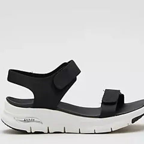 SKECHERS ARCH FIT TOURISTY SANDAL BLACK SIZE 7