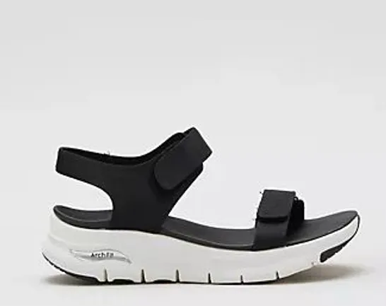 SKECHERS ARCH FIT TOURISTY SANDAL BLACK SIZE 7