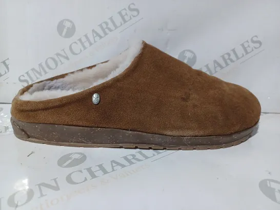 BOXED PAIR OF EMU AUSTRALIA SLIPPERS IN CHESTNUT SIZE 9