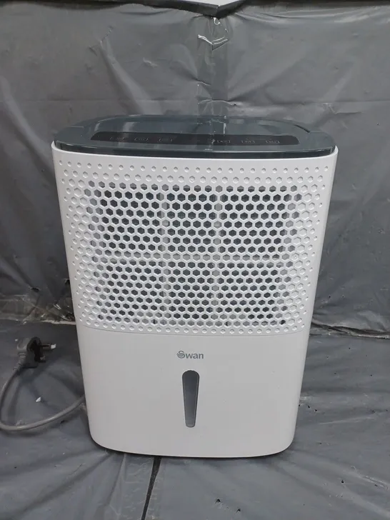 SWAN 10-LITRE DEHUMIDIFIER - WHITE RRP £99.99