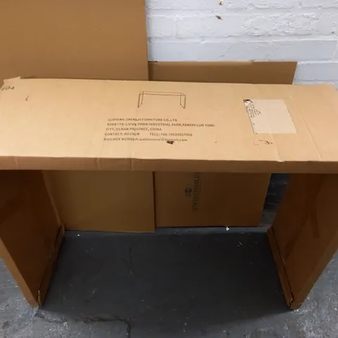 BOXED CLEAR TABLE - 10F1  /  COLLECTION ONLY