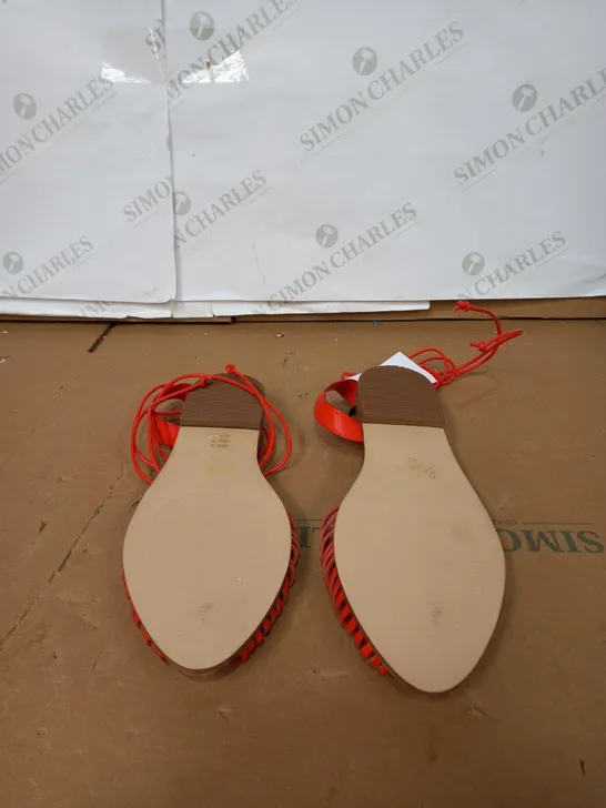 BODEN RED PATTERNED SANDALS SIZE 8