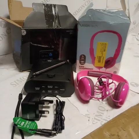 LOT OF TWO TO INCLUDE KIDS HEADPHONES AND DAB+ RADIO