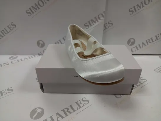 BOXED PAIR OF DREAM PAIRS ANGIE-2 GIRLS MARY JANE FLAT SHOES UK SIZE 7 