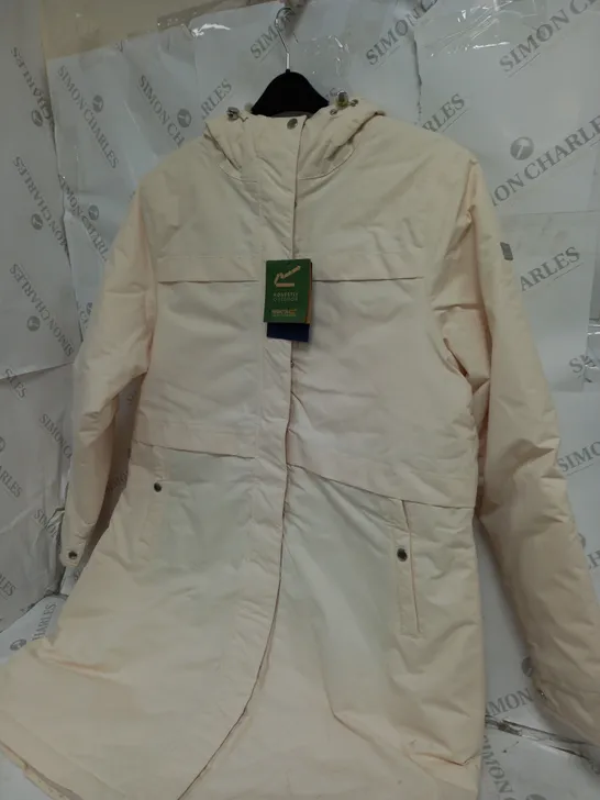 REGATTA GREAT OUTDOORS WINTER COAT IN WHITE  - WOMENS SIZE 18