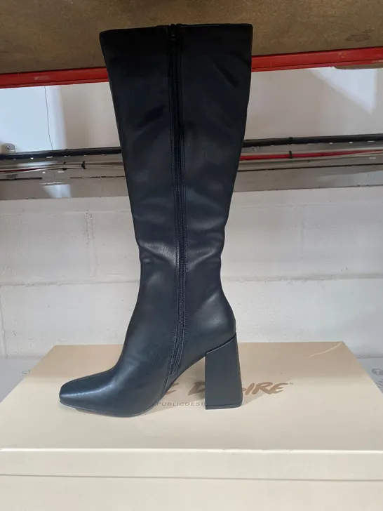 BOXED PAIR OF PUBLIC DESIRE BLAKC BOOTS SIZE 5