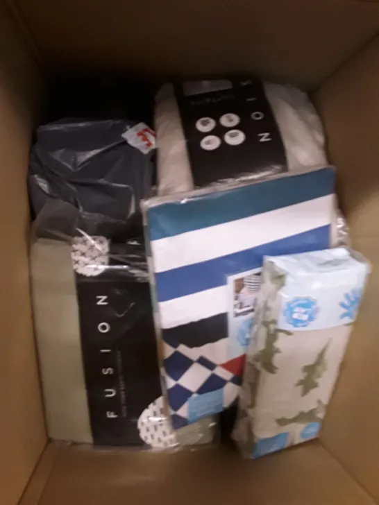 BOX OF APPROX 11 ASSORTED ITEMS TO INCLUDE - KIDS DUVET SET -SILENT NIGHT SUPER SOFT WATERPROOF MATTRESS PROTECTOR - BED LAM FITTED SHEETS ETC