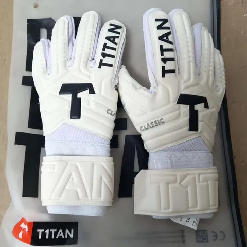 BAGGED TITAN GK GLOVES CLASSIC 1.0 JUNIOR WHITE SIZE 3