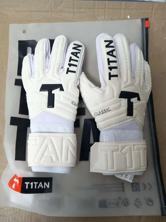 BAGGED TITAN GK GLOVES CLASSIC 1.0 JUNIOR WHITE SIZE 3