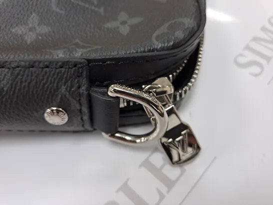 LOUIS VUITTON GREY LEATHER LOOK BAG