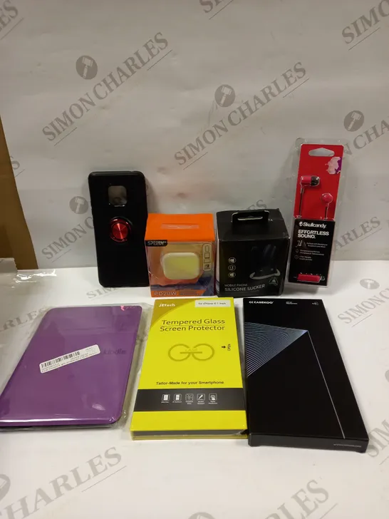 BOX OF APPROXIMATELY 15 ASSORTED MOBILE PHONE ACCESSORIES TO INCLUDE SKULLCANDY EARPHONES, CASEKOO IPHONE CASE, FAST CHARGE USB CHARGING PLUG ETC 