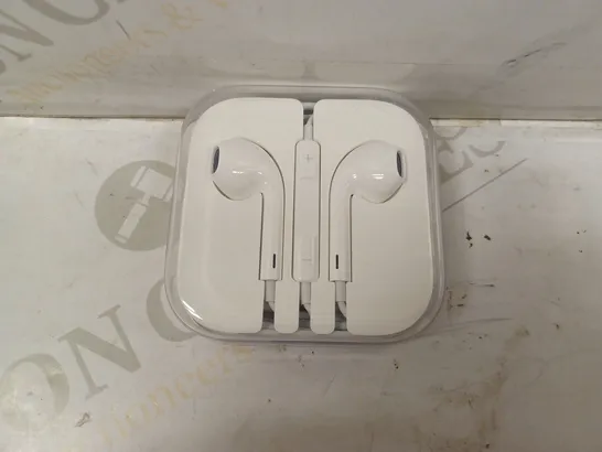 APPLE EARPODS WITH 3.5MM HEADPHONE PLUG