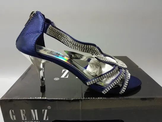 BOXED PAIR OF GEMZ LONDON OPEN TOE HEELS IN NAVY SATIN - UK 4