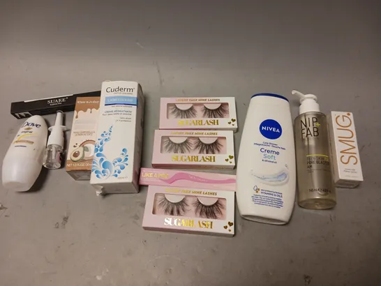 BOX OF APPROXIMATELY 15 COSMETIC ITEMS TO INCLUDE NIVEA SOFT CREAM, SMUG PILLOW SPRAY, AND SUGARLASH FAUX MINK ETC. 