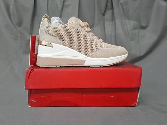 BOXED PAIR OF XTI SHOES IN BEIGE EU SIZE 38