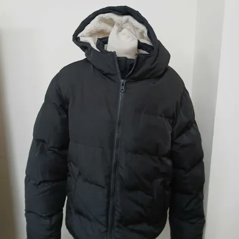SOULCAL&CO HEAVY WEIGHT PADDED COAT IN BLACK - SMALL