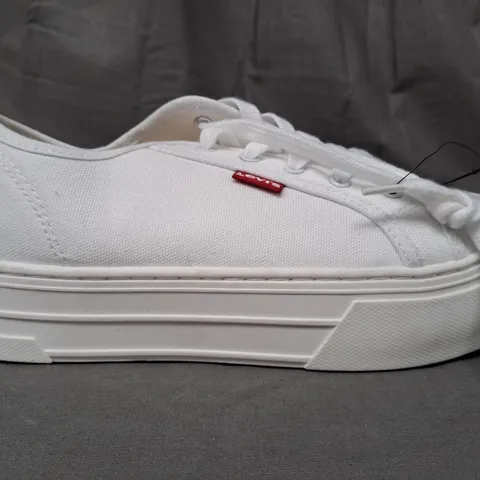 PAIR OF LEVI'S SHOES IN WHITE UK SIZE 5