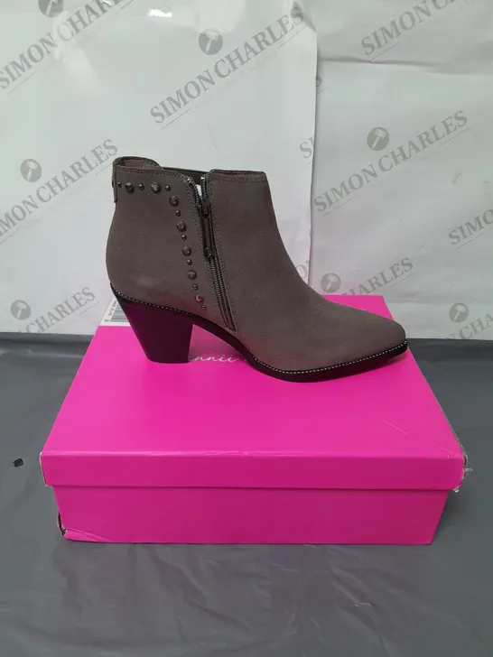 DANNII MINOGUE LADIES BROWN SUEDE ANKLE BOOTS SIZE EU 39