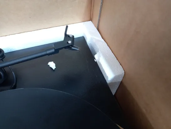 BOXED PRO-JECT PRIMARY E TURNTABLE