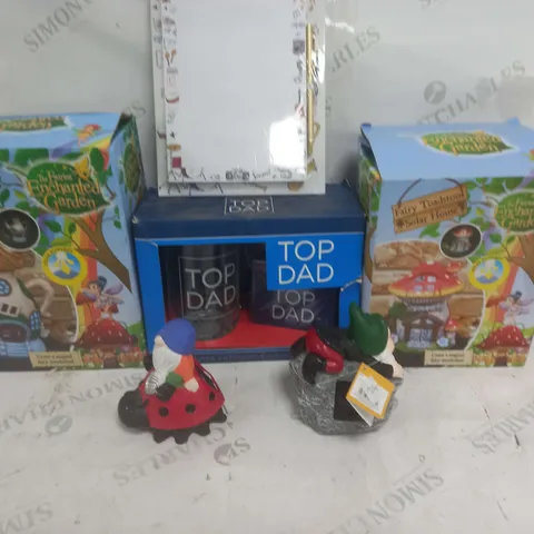 BOX OF APPROXIMATELY 15 ASSORTED ITEMS TO INCLUDE GNOME SET, SOLAR HOUSE, NOTE PAD ETC