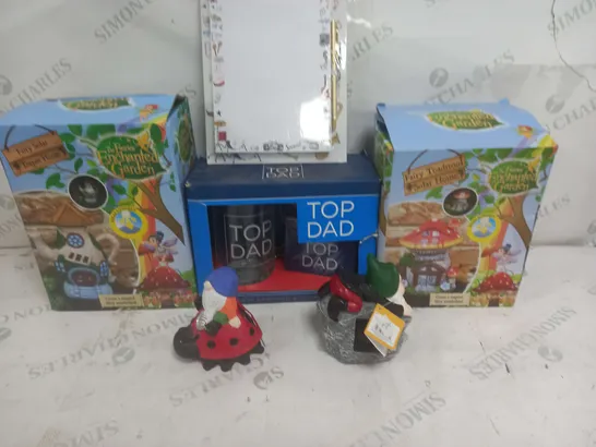 BOX OF APPROXIMATELY 15 ASSORTED ITEMS TO INCLUDE GNOME SET, SOLAR HOUSE, NOTE PAD ETC