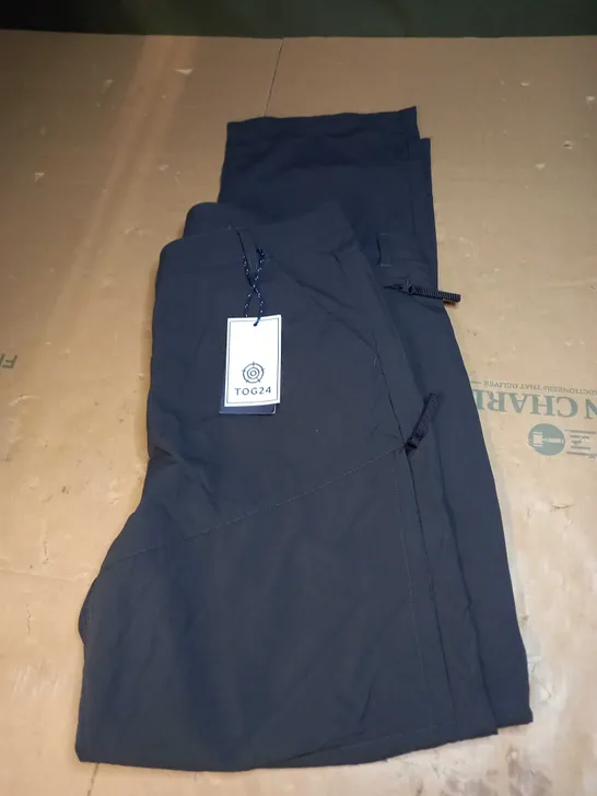 TOG 24 CARGO TROUSERS SIZE 34R