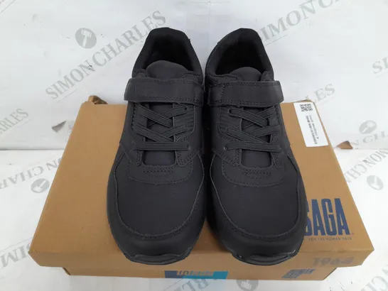 BOXED PAIR OF OSAGA 1964 VELCRO/LACE TRAINERS IN BLACK - SIZE 36