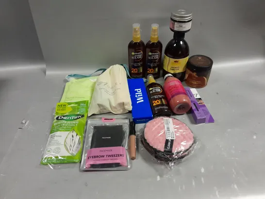 BOX OF APPROXIMATELY 15 COSMETIC ITEMS TO INCLUDE GARNIER SUN OIL, LAVENDER EMU OIL, THE BODYSHOP BATH FOAM , ETC