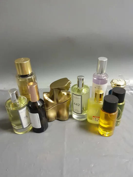 BOX OF APPROXIMATELY 10 ASSORTED FRAGRANCES TO INCLUDE - BILLIE EILISH EAU DE PARFUM - VICTORIAS SECRET COCONUT PASSION - MONOGOTAS MORA HANNA'S SECRET - ETC