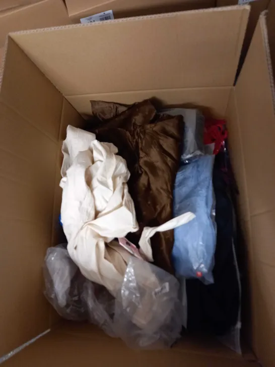 BOX OF APPROX 35 ASSORTED CLOTHING ITEMS TO INCLUDE - DRESSES, T-SHIRTS AND TROUSERS