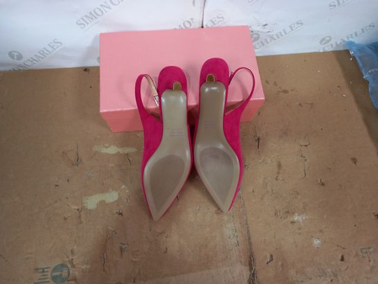 BOXED PAIR OF DESIGNER PINK HEELED SHOES SIZE 38