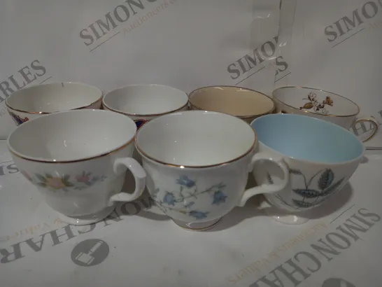 BOXED UNBRANDED ASSORTMENT OF PORCELAIN TEACUPS