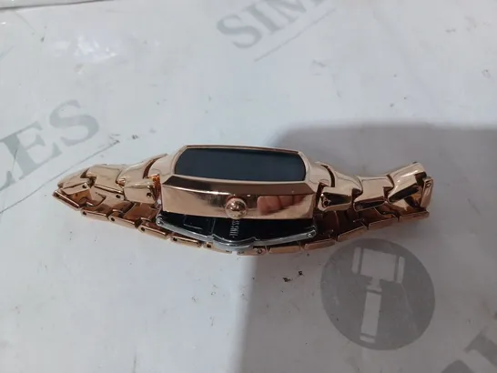 BOXED UNBRANDED SMART WATCH IN ROSE GOLD EFFECT