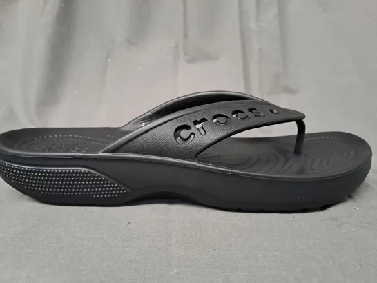 PAIR OF CROCS BAYA II FLIP SANDALS IN BLACK UK SIZE UK SIZE M10/W11