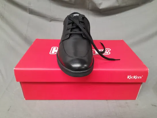 BOXED PAIR OF KICKERS LACE-UP SHOES IN BLACK EU SIZE 42