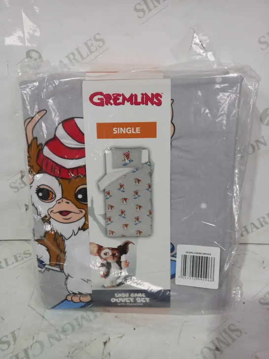 LOT OF 2 FESTIVE SKIING GIZMO GREMLINS EASY CARE DUVET SET - SINGLE