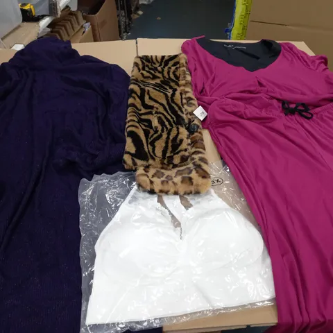 LARGE QUANTITY OF ASSORTED CLOTHING ITEMS TO INCLUDE PANTS, TOPS, DRESSES, ETC