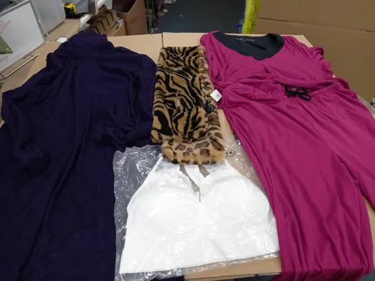 LARGE QUANTITY OF ASSORTED CLOTHING ITEMS TO INCLUDE PANTS, TOPS, DRESSES, ETC