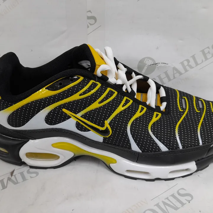 tn trainers black and white