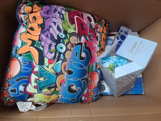 BOX OF ASSORTED HOUSEHOLD ITEMS TOO INCLUDE CUSHIONS , HEADPHONES , ORNAMENTS , ETC 