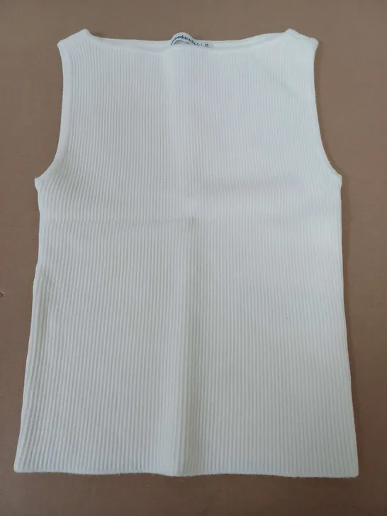 ABERCROMBIE & FITCH SLEEVELESS TOP IN WHITE - XS