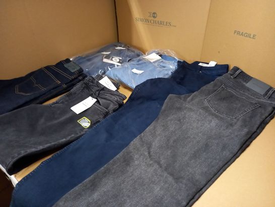 LOT OF APPROX 10 ASSORTED PAIRS OF JEANS VARYING IN STYLE/SIZE/COLOUR